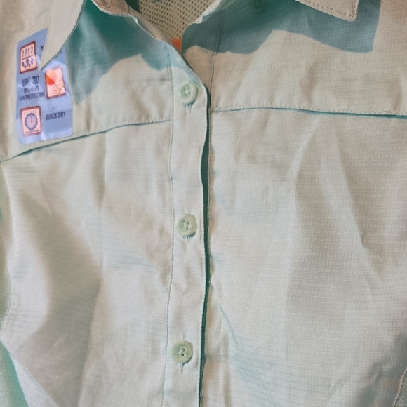 Reel Legends Medium Beach Glass Sleeveless Fishing Button Down Shirt - Picture 9 of 11